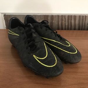 NIKE HYPERVENOM CLEATS